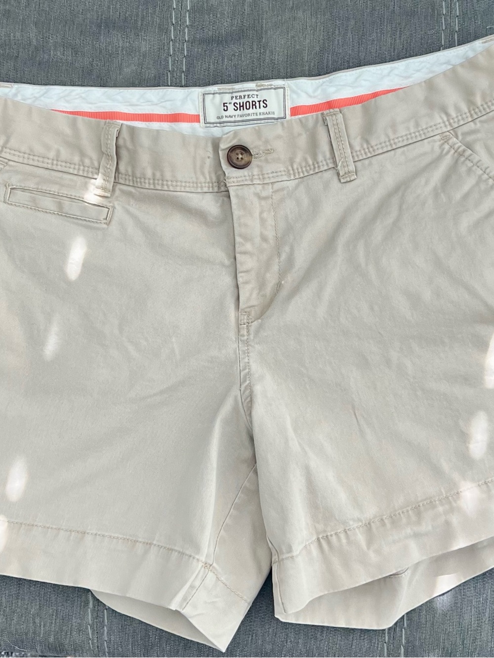 Old Navy Women's Chino Shorts in Light Khaki